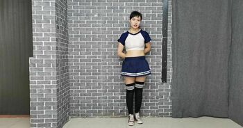 新模静依是个绳艺爱好者，聊到工作室后秒变绳奴，五花、直臂紧缚至gc失jin,sha水狂喷