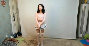 卷发气质美女 王睿轩 白丝美腿 细腰 翘腿 初试五花紧缚 怕痒的厉害 各种被挠