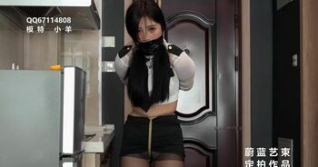 定拍 性感制服小羊，超紧五花股绳吊绑，坐缚放置，口球堵丝袜勒，口水横飞