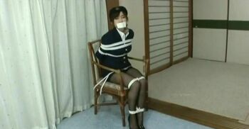 【日本紧缚浪漫】最新丝袜美女乘务员各种堵嘴紧缚挣扎