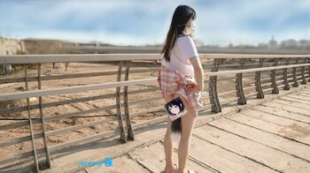 春天到了带伊伊出去踏青 小河边玩泥巴 车里自嗨