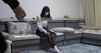 红豆 JK黑丝 小白袜 胶带捆绑 蒙眼封嘴 挣扎解缚 狠狠摔了一跤 头发都粘掉了一大堆